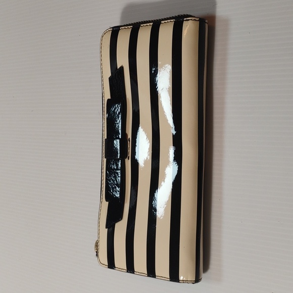 kate spade Cream and Black Striped Patent Wallet - Picture 10 of 10